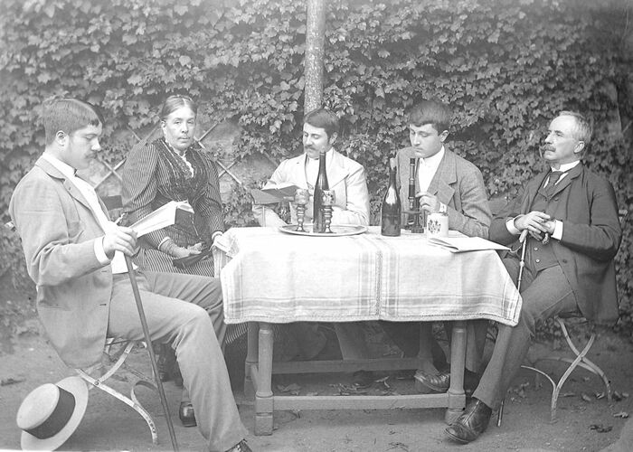 Familie Bassermann-Jordan im Garten